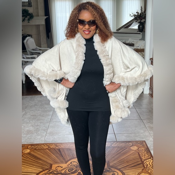 NWT Original, USA, gorgeous Cream fine faux fur wrap. One size fits all. - Picture 3 of 8